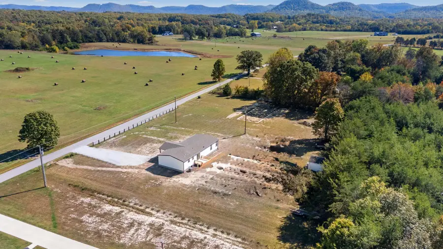 909 Low Gap Road, Irvine, KY 40336 - Image #2