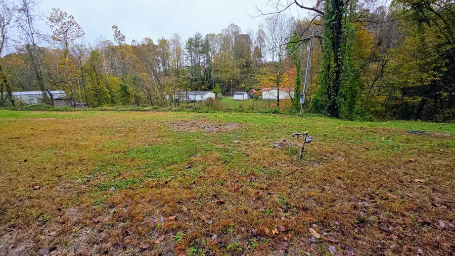 173 Charlie Sizemore Road, Manchester, KY 40962 - Image #2