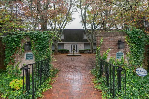 840 Malabu Drive #210, Lexington, KY 40502