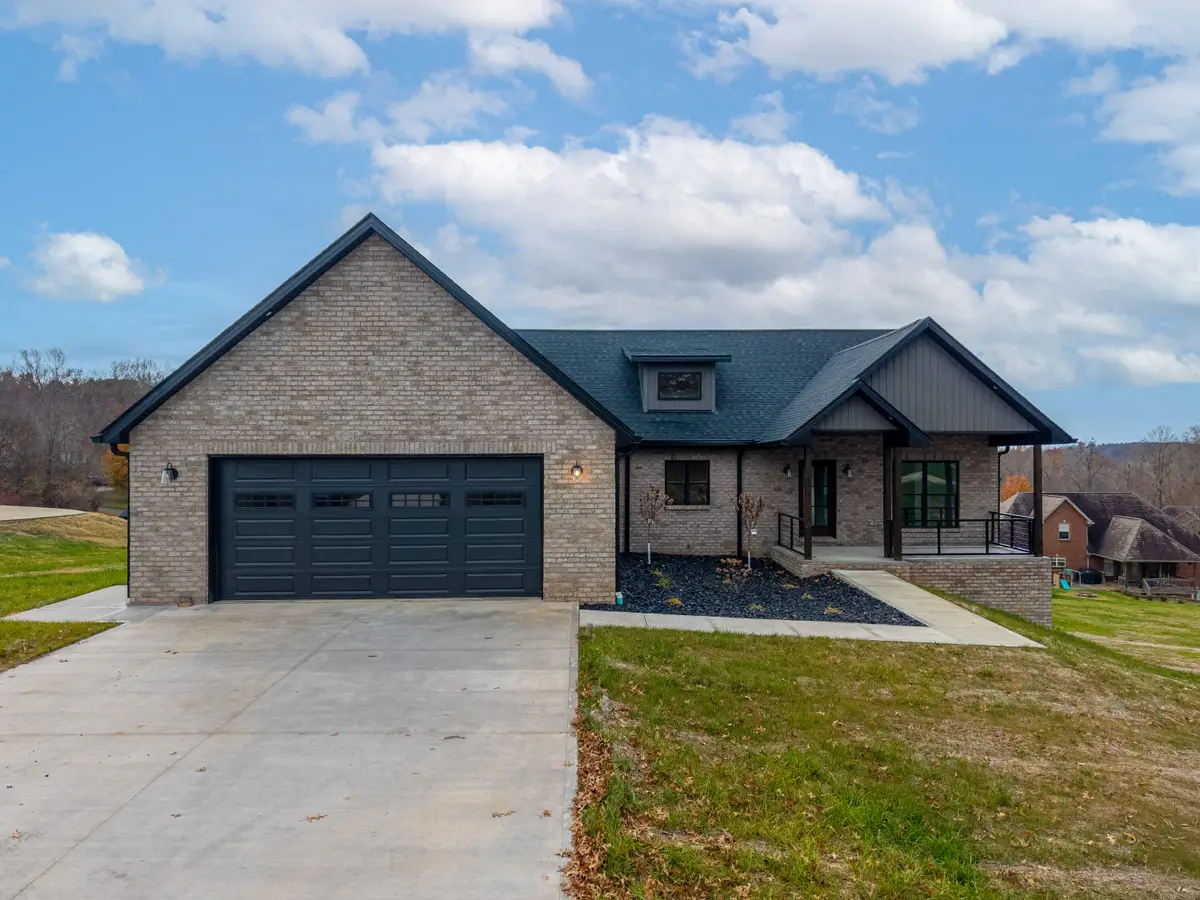 382 Woods Edge Drive, Somerset, KY 42503 - Image #1