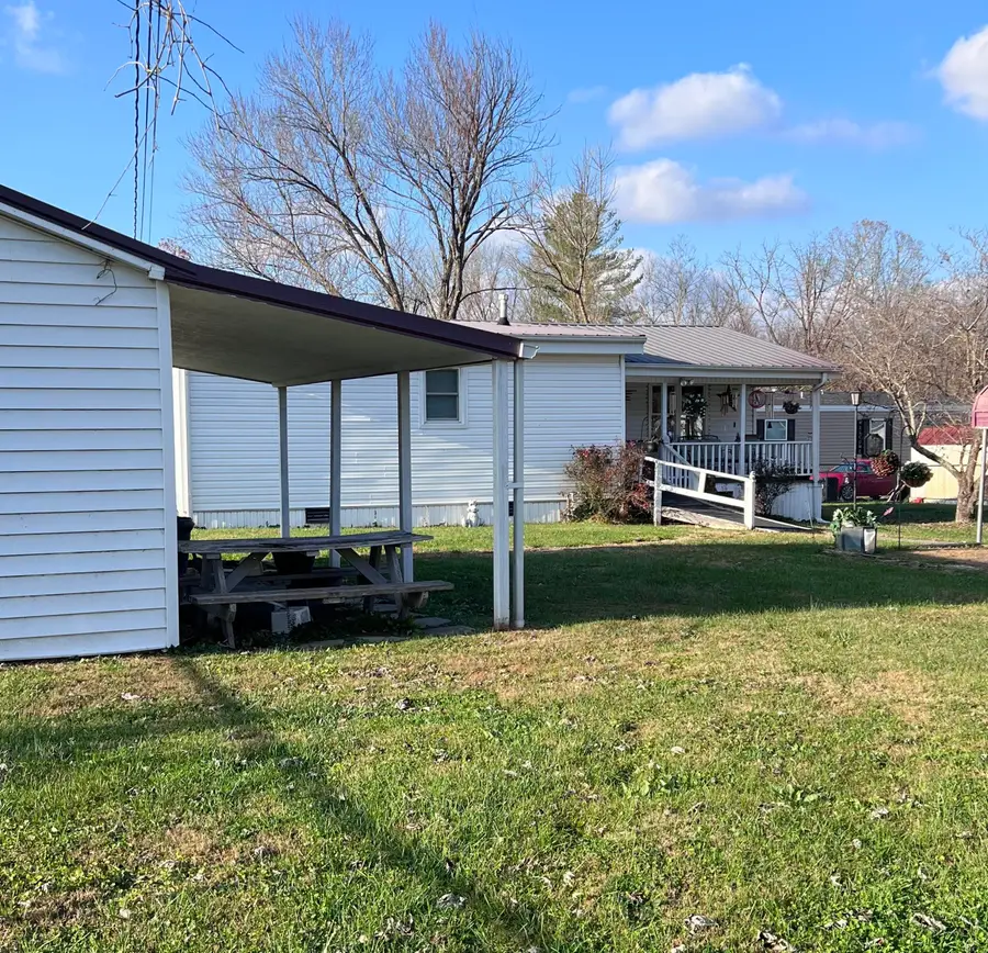 1250 S Irvine Road, Irvine, KY 40336 - Image #3