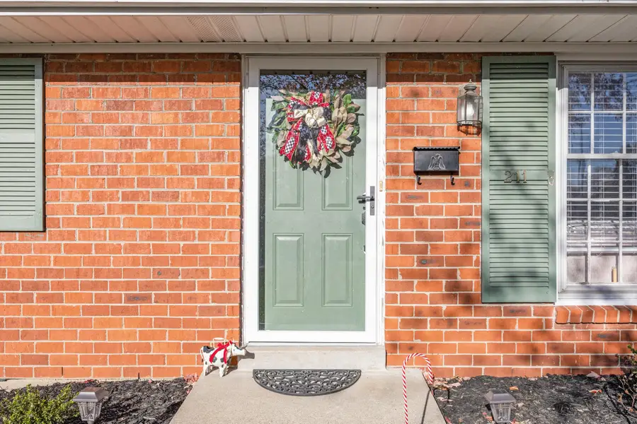 211 Wilson Downing Road, Lexington, KY 40517 - Image #3