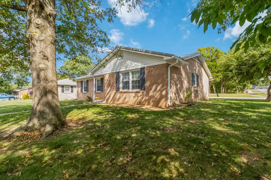 826 Kingsway Drive, Versailles, KY 40383 - Image #2