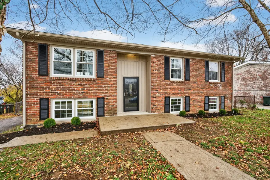804 Janet Street, Versailles, KY 40383 - Image #2