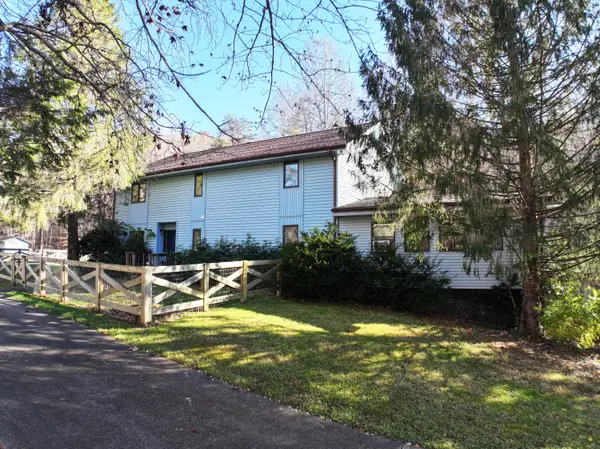 820 Sweet Lick Road, Irvine, KY 40336