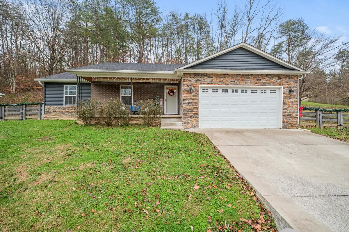 250 Geneva Avenue, Irvine, KY 40336 - Image #1