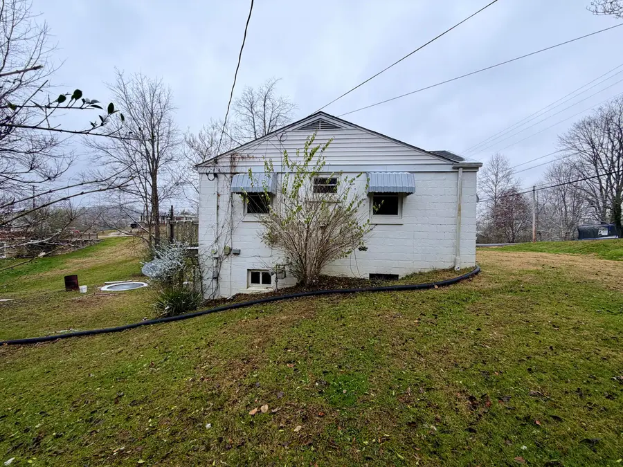 533 Mc Guire Avenue, Beattyville, KY 41311 - #3