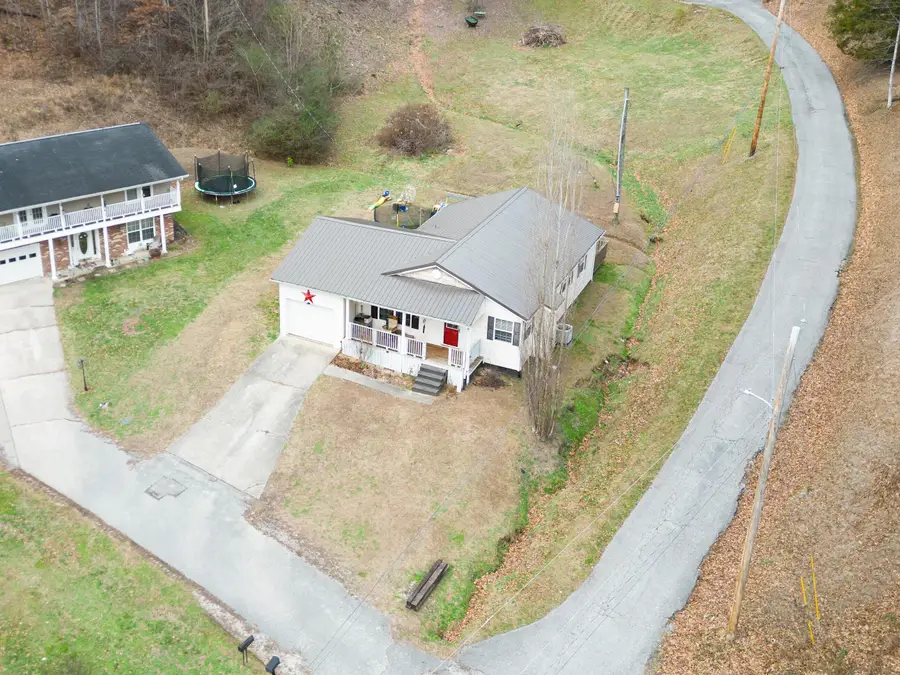 65 Mckenzie Addition, Van Lear, KY 41265 - Image #3