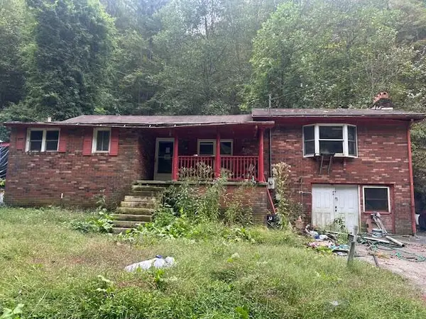 275 Rocky Hollow, Raccoon, KY 41557