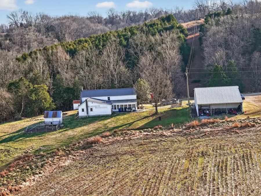 375 Ron Thompson Road, Hardyville, KY 42746 - Image #3