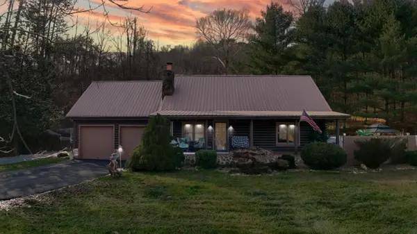 766 Old Flat Lick School Road, Flat Lick, KY 40935