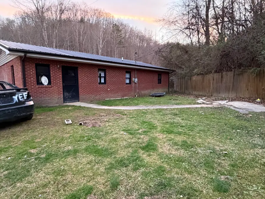 33 St Thomas Drive, Hazard, KY 41701 - #3