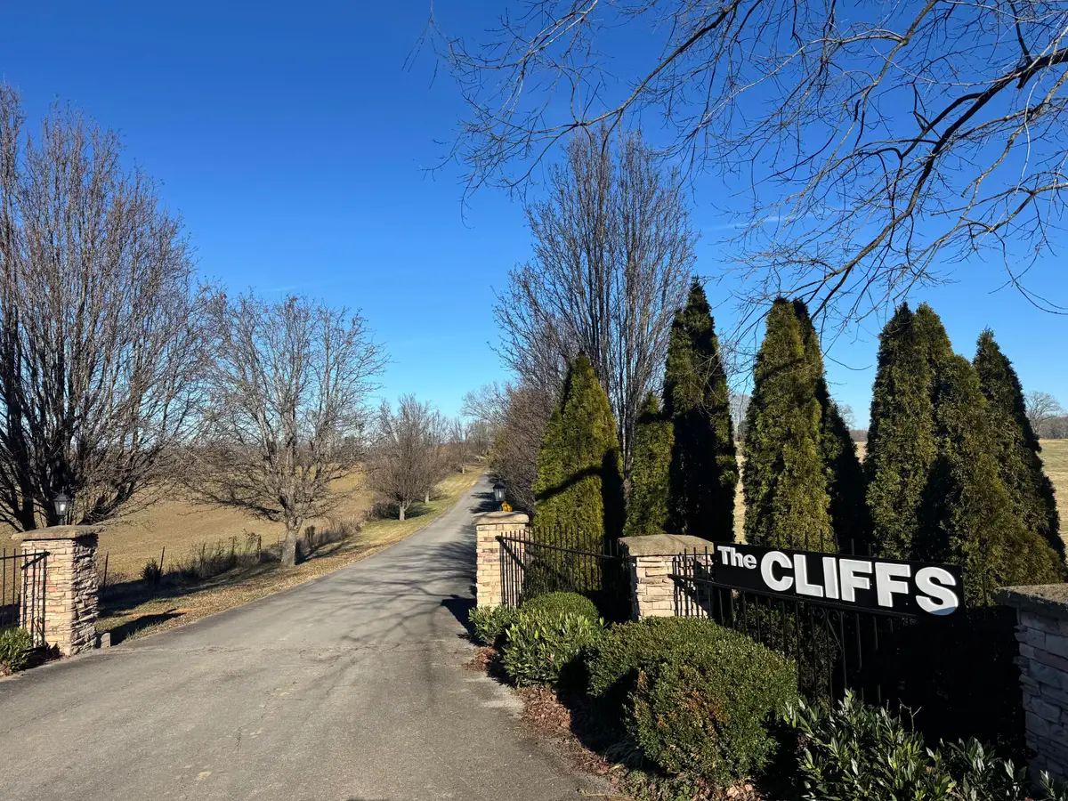 425 Cliffside Drive, Russell Springs, KY 42642 - Image #1