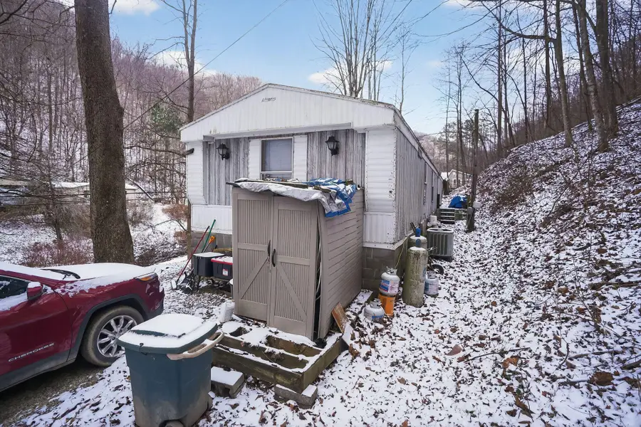 428 Kelly Fork Road, Hazard, KY 41701 - Image #2