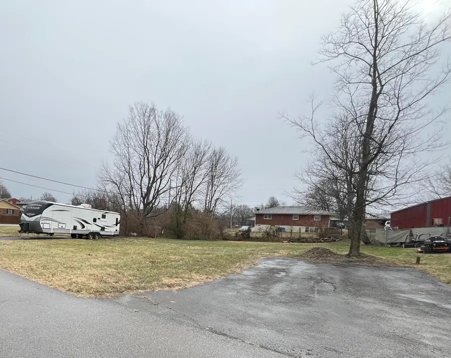 702 Perkins Avenue, Danville, KY 40422 - Image #2