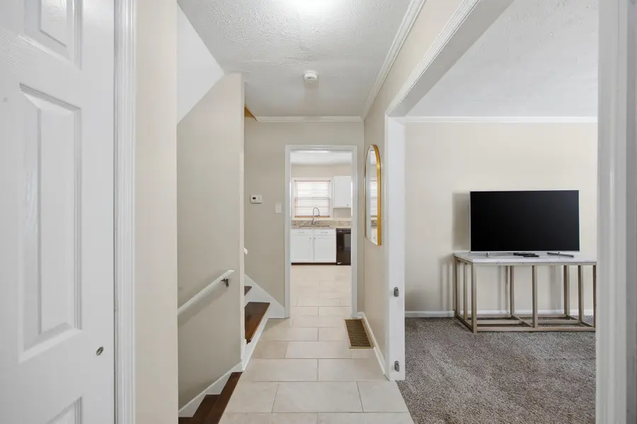 216 Paddock Drive, Versailles, KY 40383 - #3