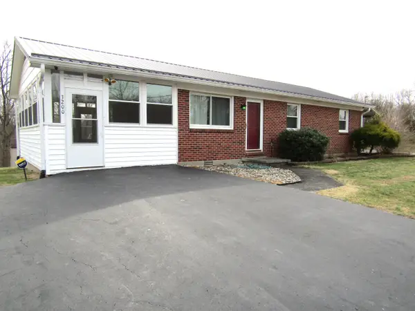 3200 Sandhill Road, Irvine, KY 40336