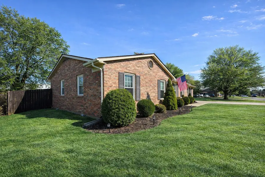 201 Normandy Circle, Versailles, KY 40383 - #3