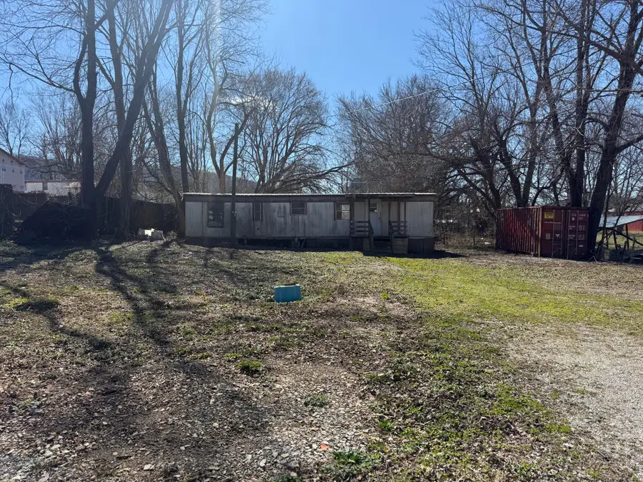 323 College Street, Monticello, KY 42633 - #2