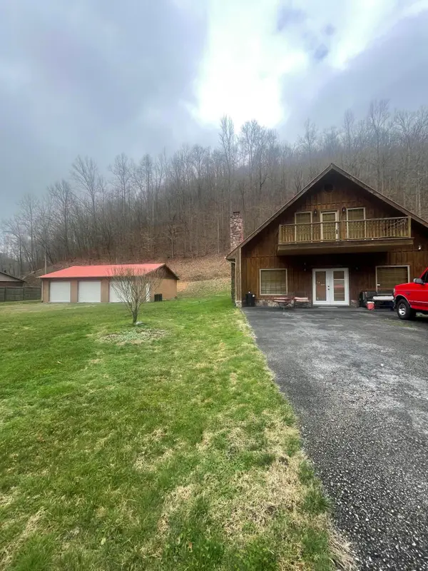 143 Trace Branch Road, Walker, KY 40997