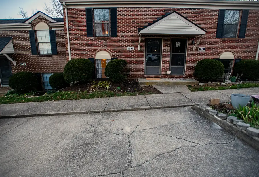 1372 Hartland Woods Way, Lexington, KY 40515 - #3