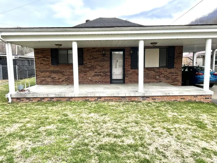 370 Chestnut Street, Benham, KY 40807 - #2