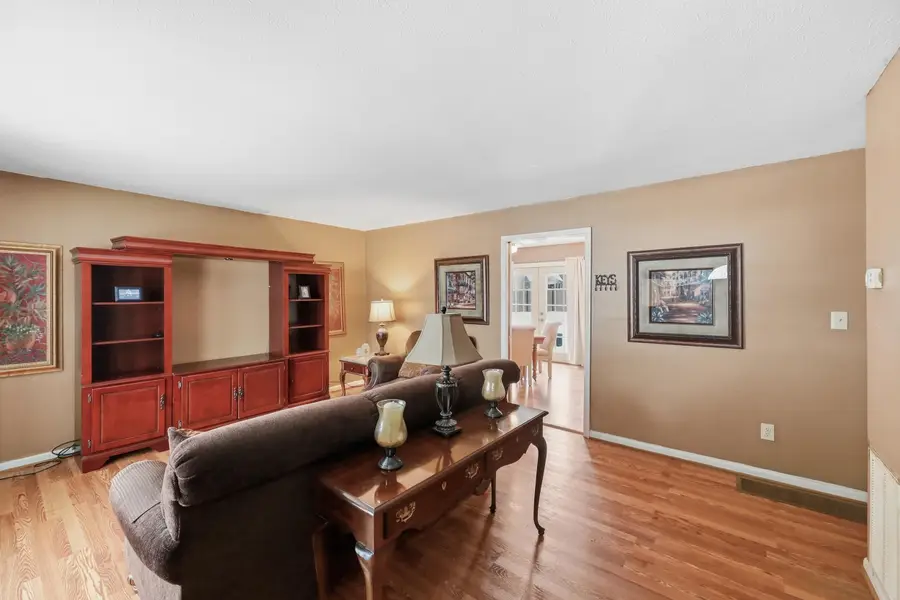 107 Loy Street, Versailles, KY 40383 - #2