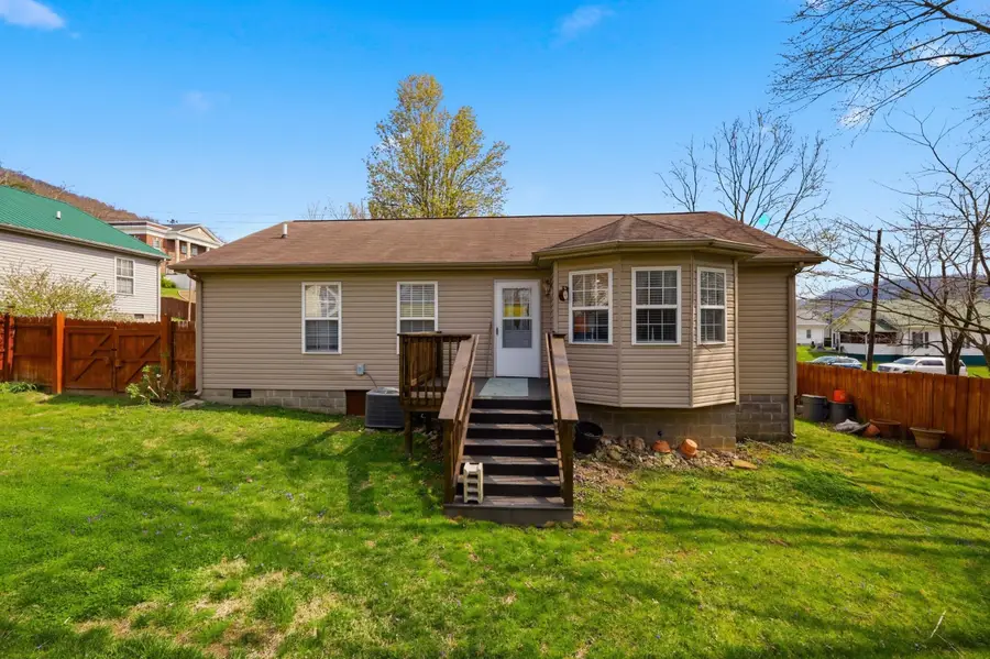 102 Rosebud Avenue, Irvine, KY 40336 - #3