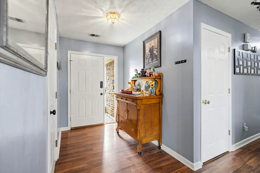 230 Chestnut Lane, Versailles, KY 40383 - #3