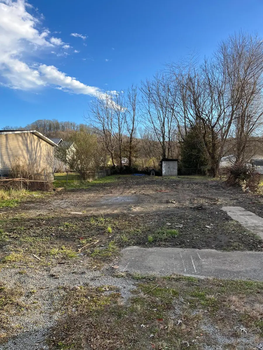 205 Exeter Avenue, Middlesboro, KY 40965 - #2