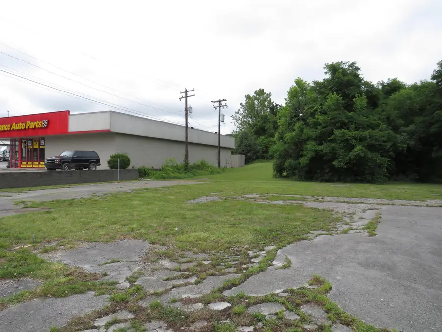 1703 N Main Street, London, KY 40741 - #2