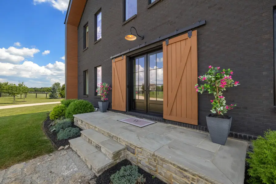 689 Sarah Blake Lane, Versailles, KY 40383 - #2