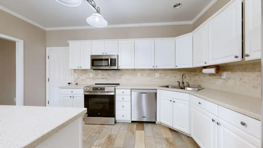 684 Forest Hill Drive, Lexington, KY 40509 - #3