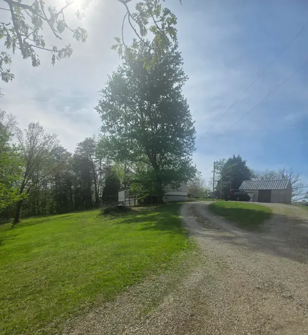 271 Estes Road, Clay City, KY 40312