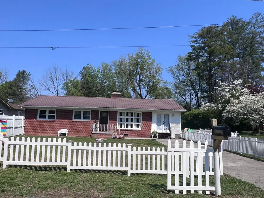 1200 W Chester Avenue, Middlesboro, KY 40965 - #2