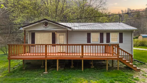219 Burnt Cabin Branch, Stambaugh, KY 41257