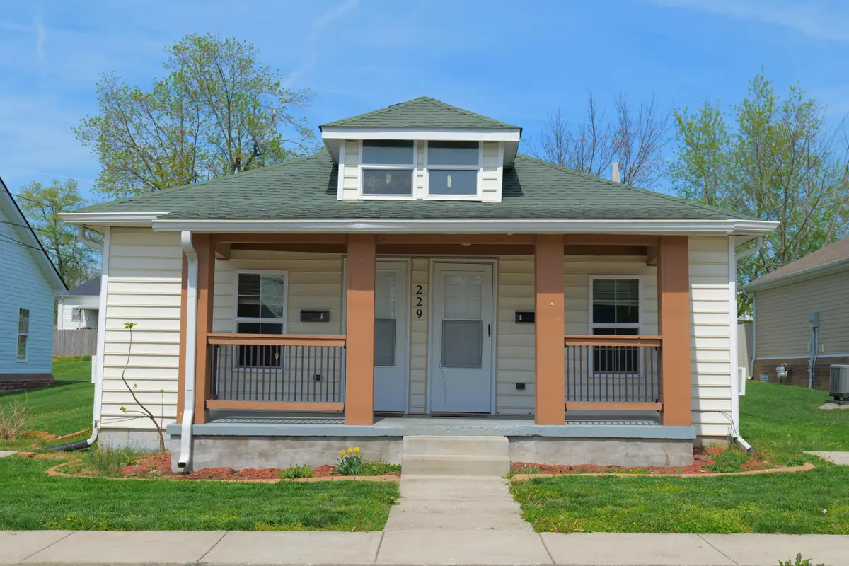 229 E Oak Street, Nicholasville, KY 40356 - #1