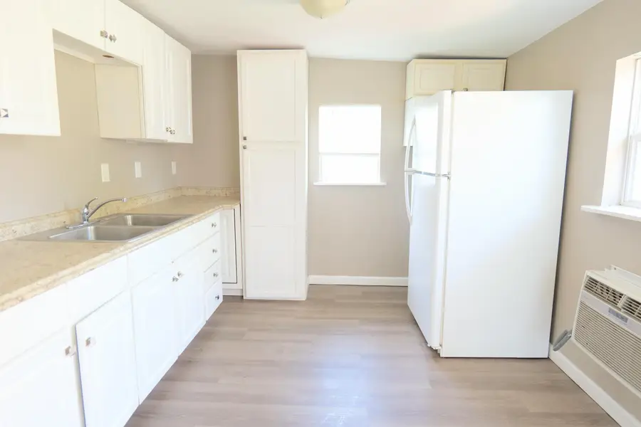 229 E Oak Street, Nicholasville, KY 40356 - #3