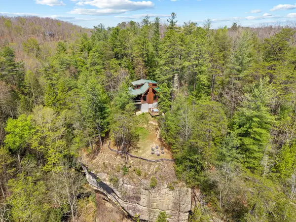 498 Lakeside Drive, Zoe, KY 41397