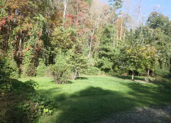 135 Kentucky 3445, McKee, KY 40447