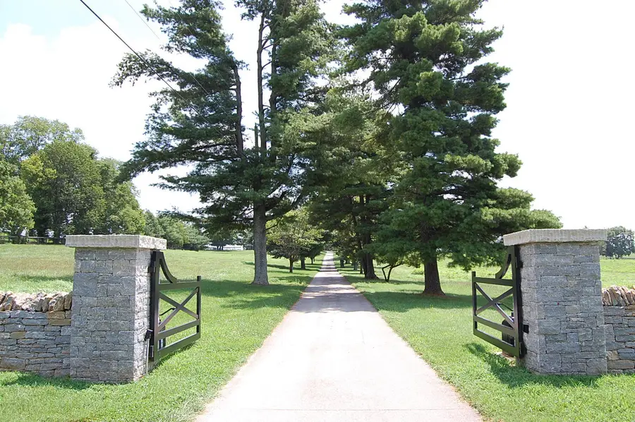 4462 Mount Horeb Pike, Lexington, KY 40511 - #3