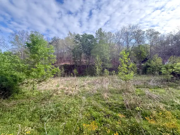 99999 Walling Road, Irvine, KY 40336