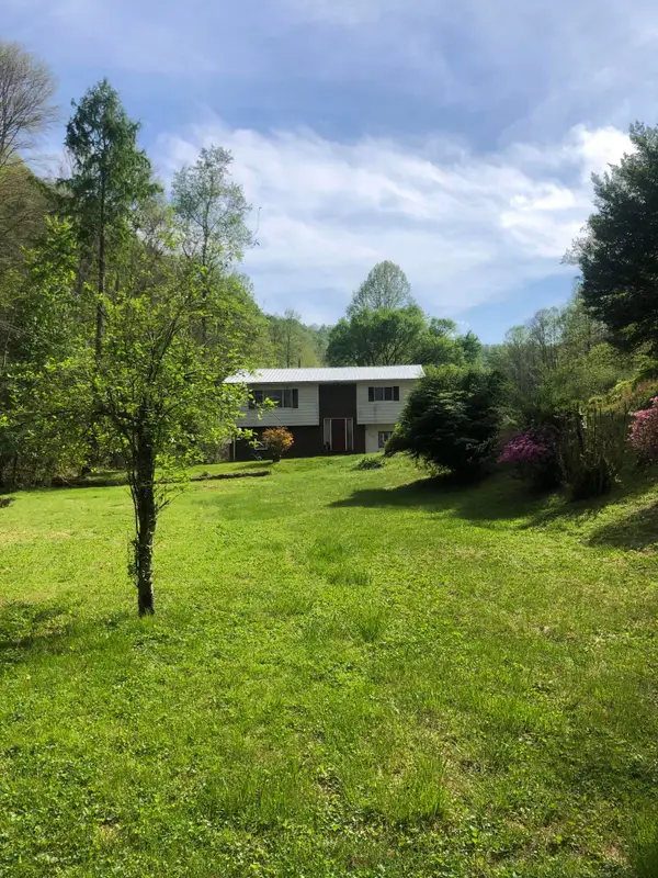 399 Hayes Branch, Langley, KY 41645