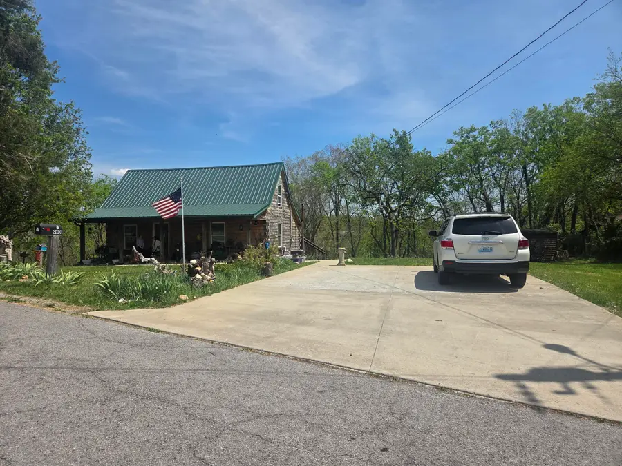900 Wells Landing Road, Danville, KY 40422 - #2