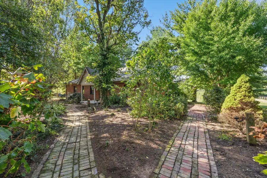 4781 Mount Horeb Pike, Lexington, KY 40511 - #3