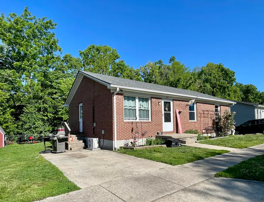217 Green Street, Nicholasville, KY 40356 - #3