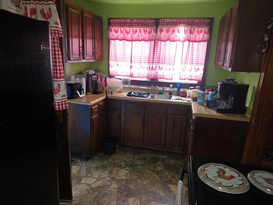 2002 Winchester Avenue, Middlesboro, KY 40965 - #3