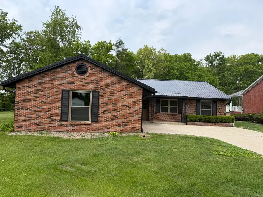 105 Geneva Avenue, Irvine, KY 40336 - #2
