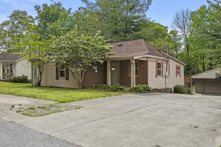 327 Smith Street, Midway, KY 40347 - #2