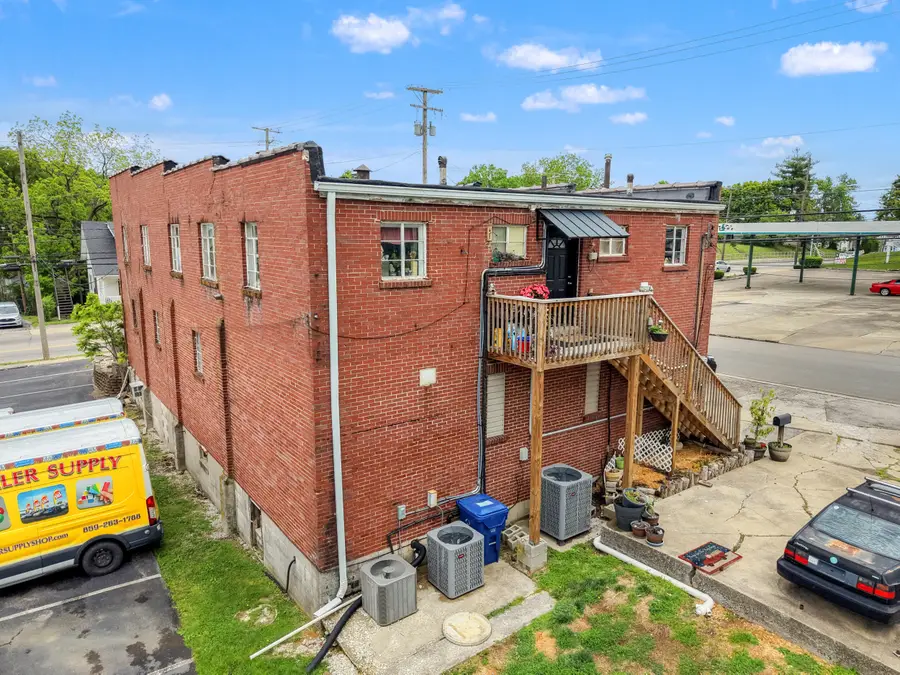 502 W Lexington Avenue, Winchester, KY 40391 - #3